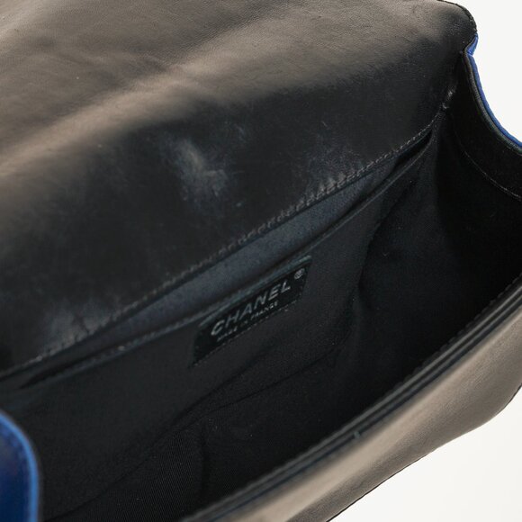 Chanel Medium Boy Blue Bicolour Quilted Flap Shoulder Bag - Picture 11 of 13